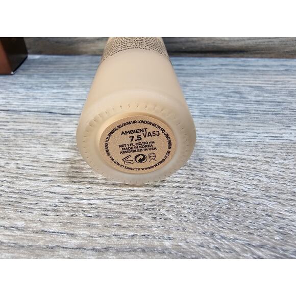 HOURGLASS AMBIENT Soft Glow Foundation 1fl oz - Picture 3 of 6